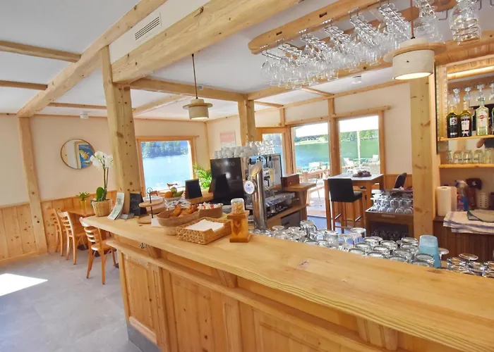 Le Cabanon- 3* שמפקס